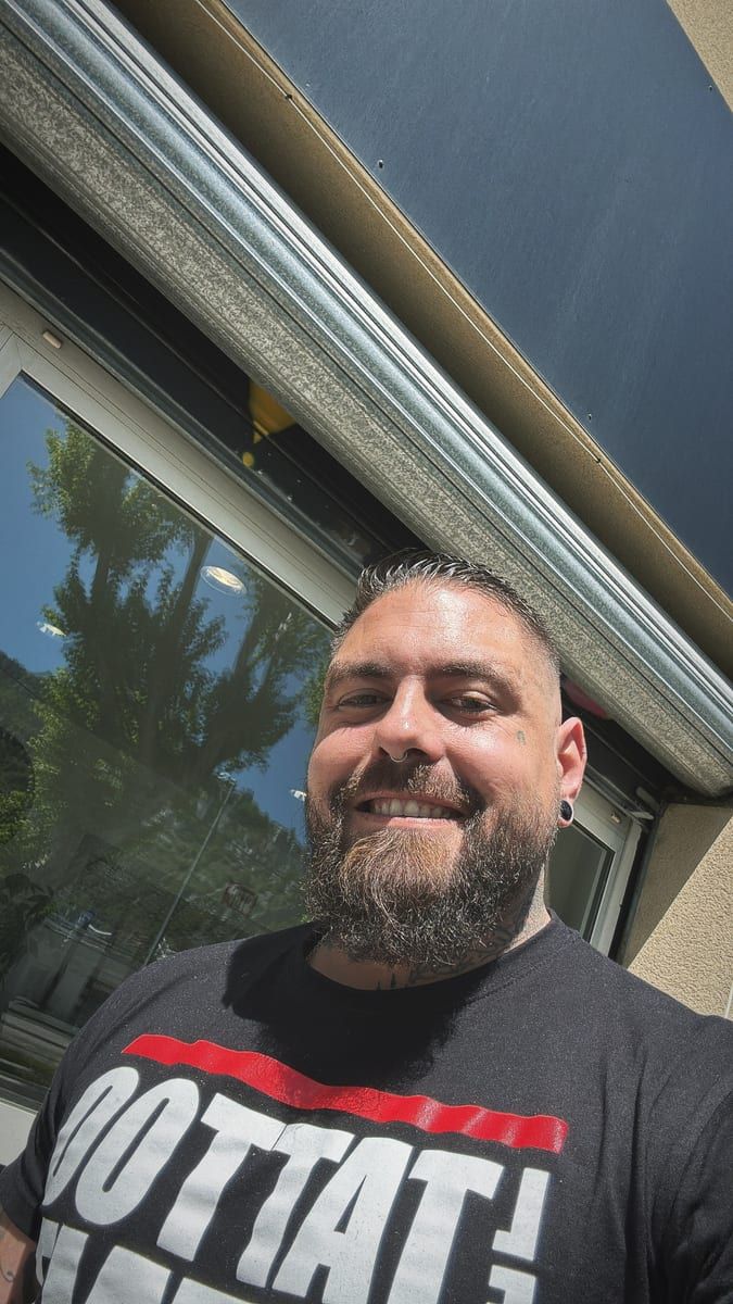 Klyde - Gay male à Zwischenflüh Profil de Klyde, 29 ans, Gay male à Zwischenflüh (Berne)
