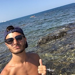 Angeli - Gay male à Zwischenflüh Profil de Angeli, 32 ans, Gay male à Zwischenflüh (Berne)