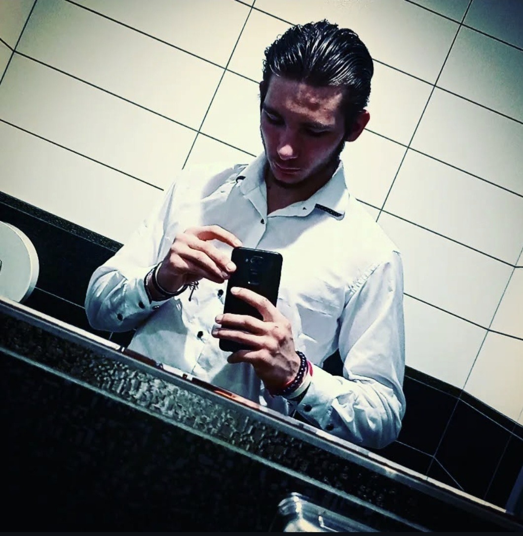 Zakarya - Gay male à Zwillikon Profil de Zakarya, 22 ans, Gay male à Zwillikon (Zurich)